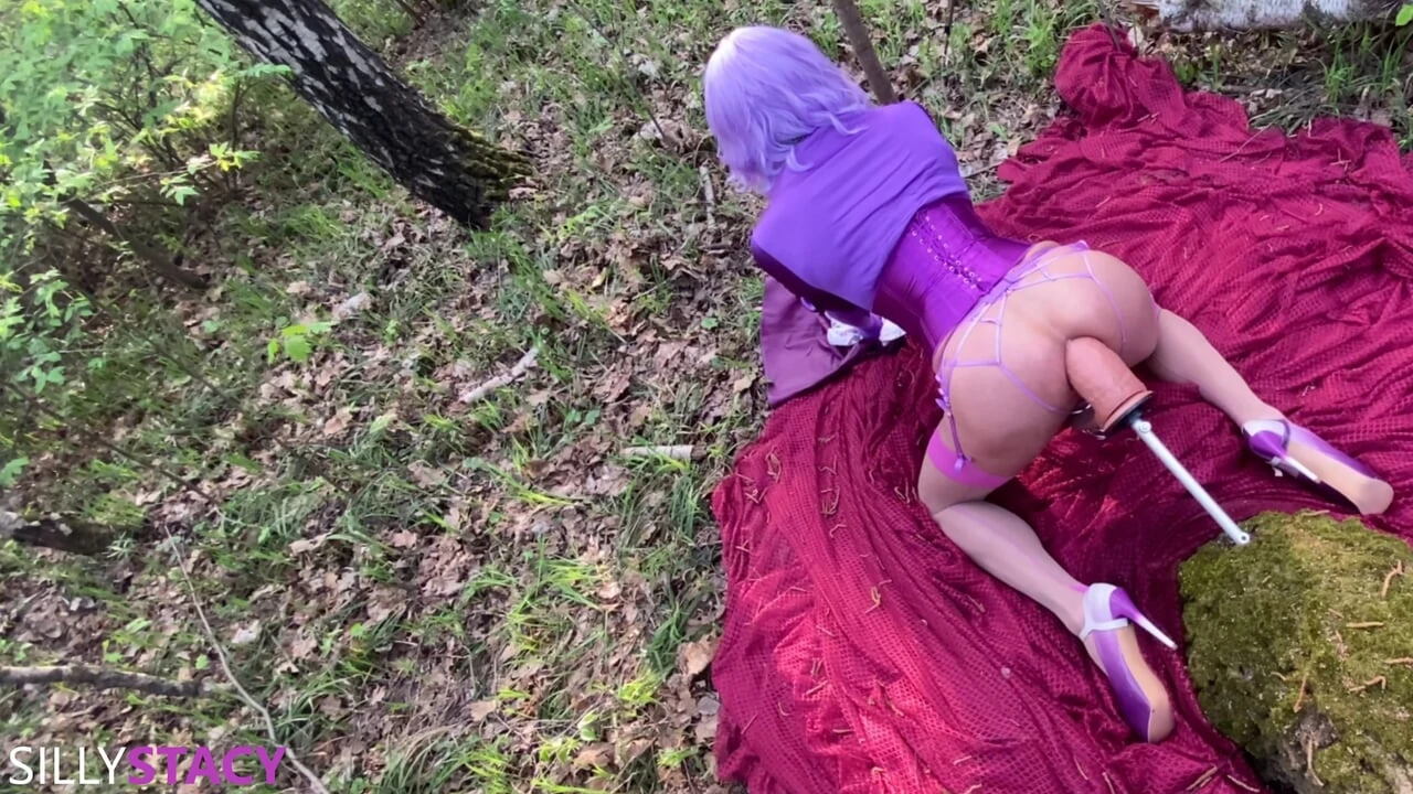 Sissy Stacy ziet eruit als Malvina en ze is verdwaald in het bos