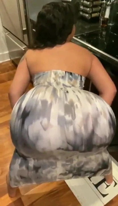 Hoe twerkin high before gangbang