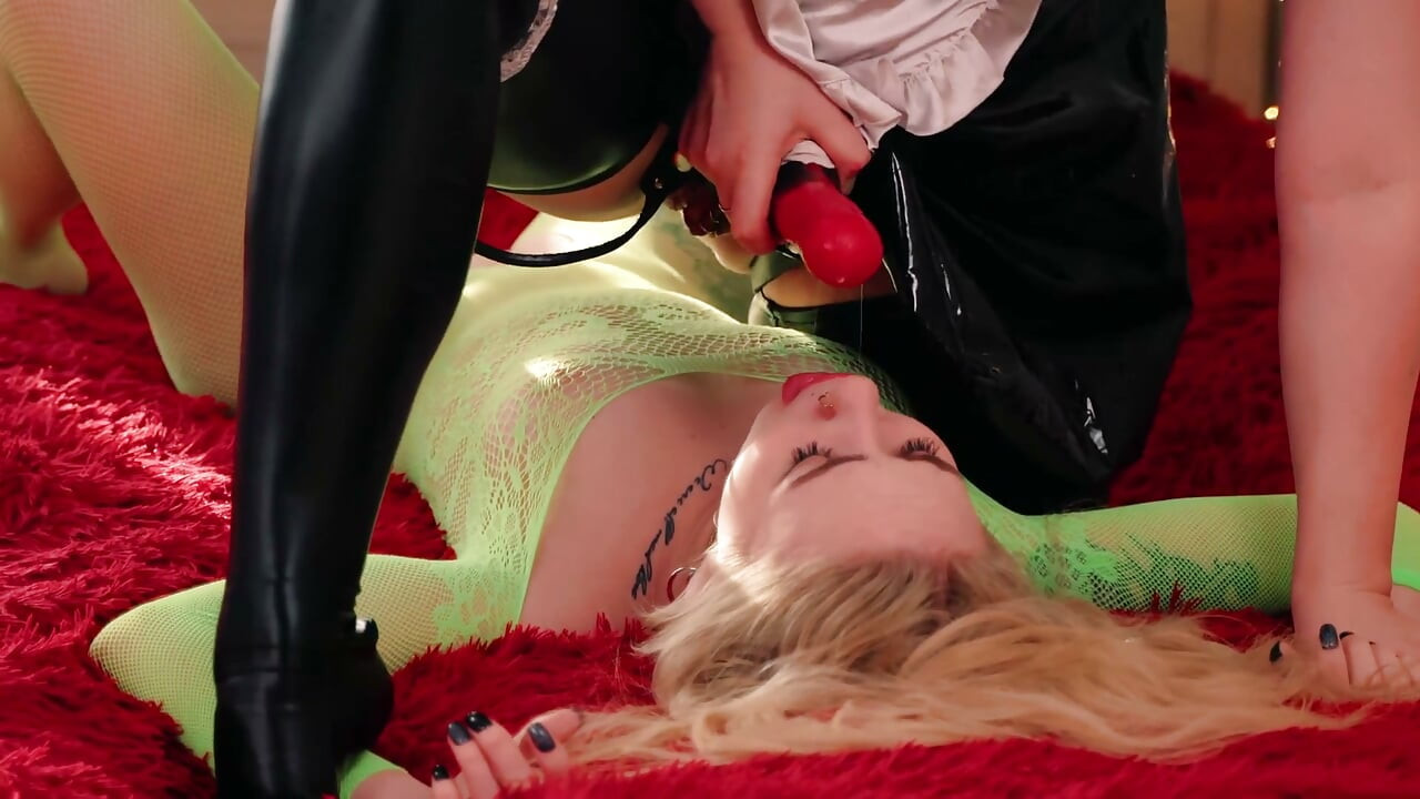 Compilație de futai lesbian cu Arya Grander, Keoki Star, Bella Mur, Sofia Sey