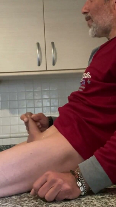 BLOWJOB IN THE KITCHEN, CUM IN MOUTH ( by WILDSPAINCOUPLE ) | Clip 1