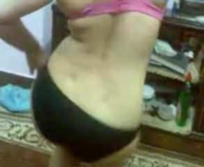 Egyptian woman dancing for her lover