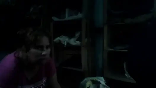 Ben film çekerken karanlıkta sikimi emiyor