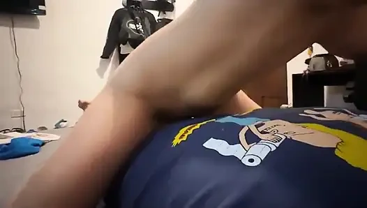 Моя мачеха сердится на мой беспорядок, но она счастлива, когда я даю ей свой красивый член