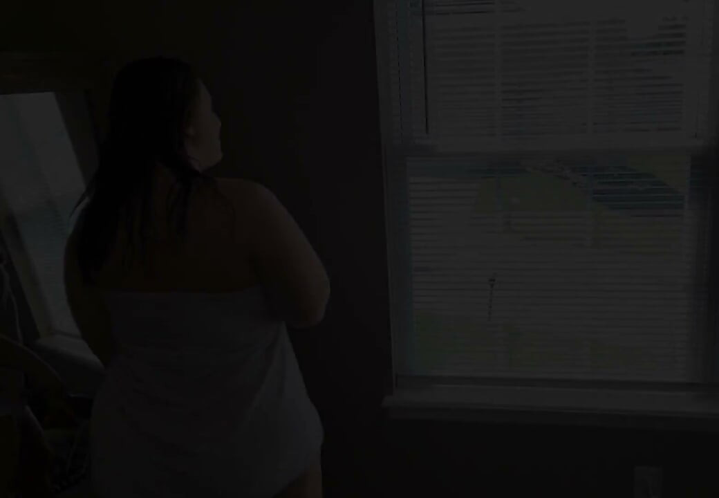BBW MILF Kinky Katie Masturbates Infront of Window