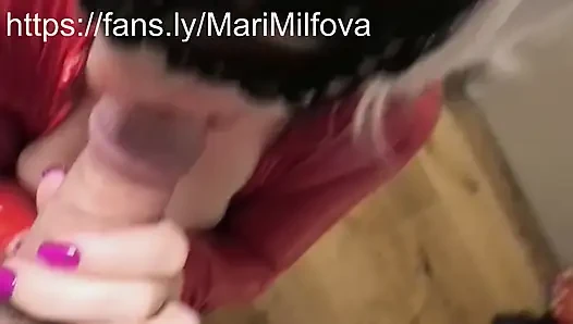 Found a Slutty MILF on Tinder and Seduced Her with a Lollypop