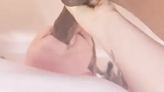 Amatör iri güzel kadın ıslak sakso ve boşalma