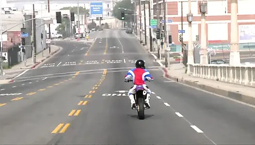 Tatlı kaltağın sert nüfuzlu kirazı döl kovası spermle dolu minyon görünüyor