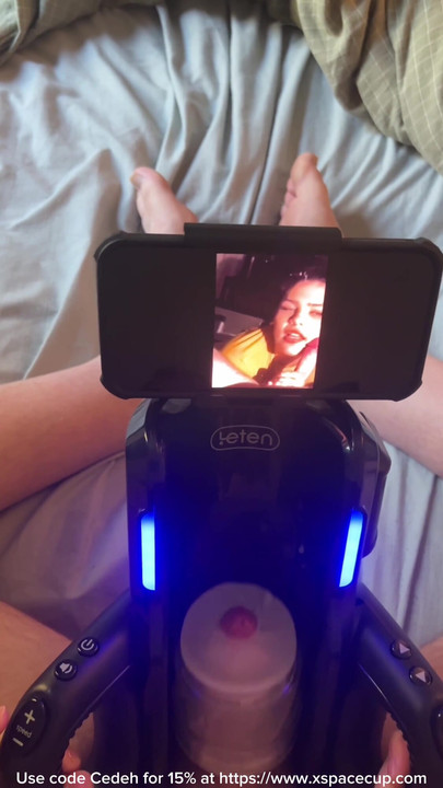 「Auto Stroker Drains Premature Porn Addict」の思い出に残る瞬間