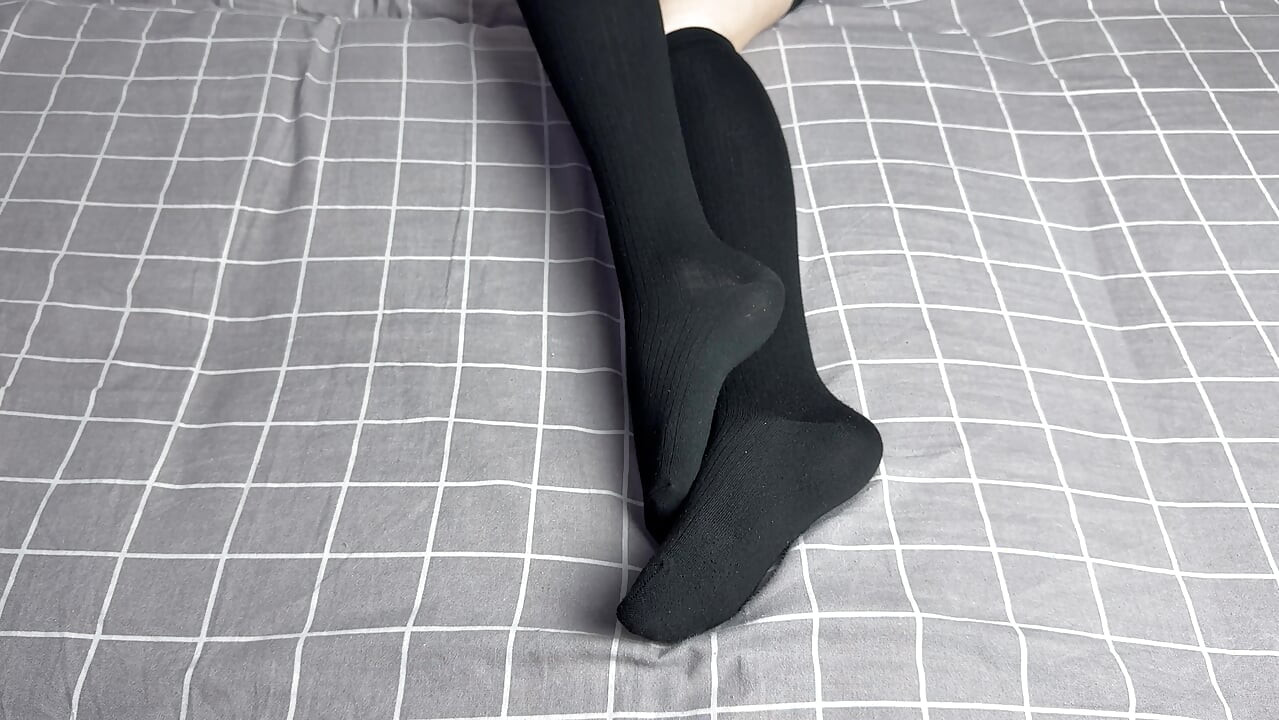 Solo tú y tu amante en calcetines negros largos