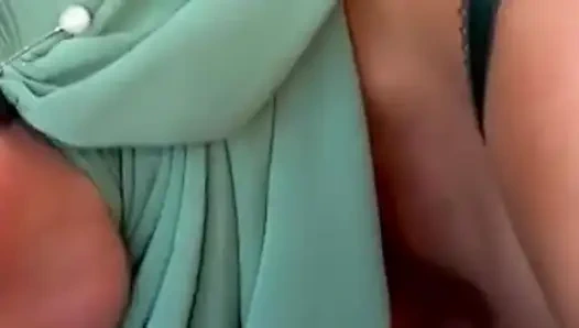 Pembantu berhijab seksi ngentot sama majikannya sendiri