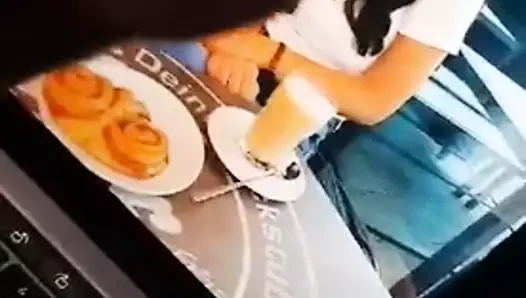 Melike steht auf Schwanz