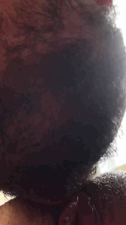 "İşedikten sonra amımı temizle. Amcık yeme. Orgazm olan amcık yakın çekim."