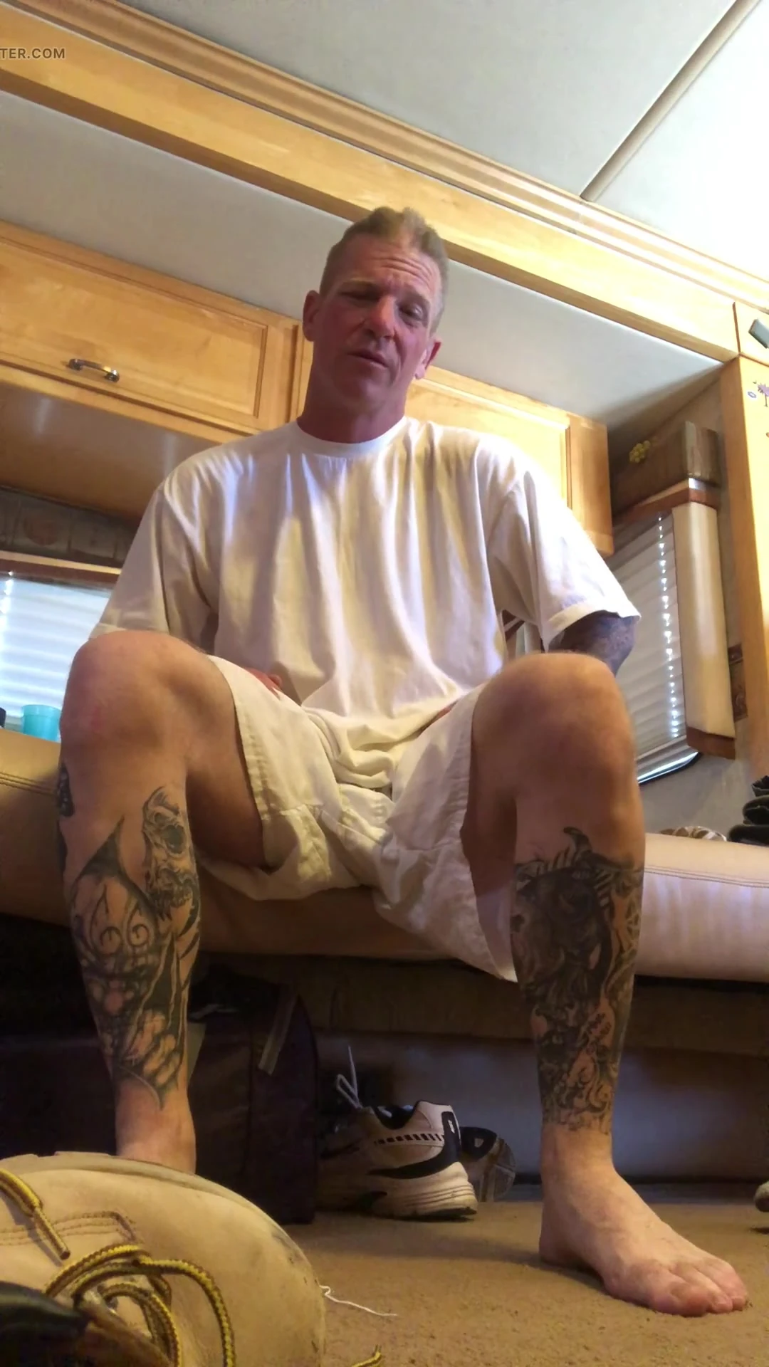 Criminaldick is free from maximum security California prison finally and wants his bw thing worshipped