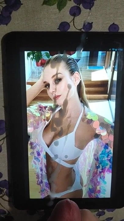 Ester Exposito cumtribute