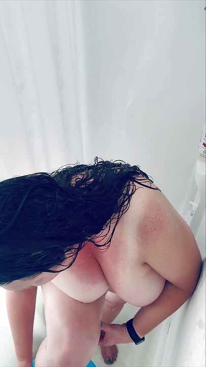 Wife Shaving And Fingering In the Shower II
