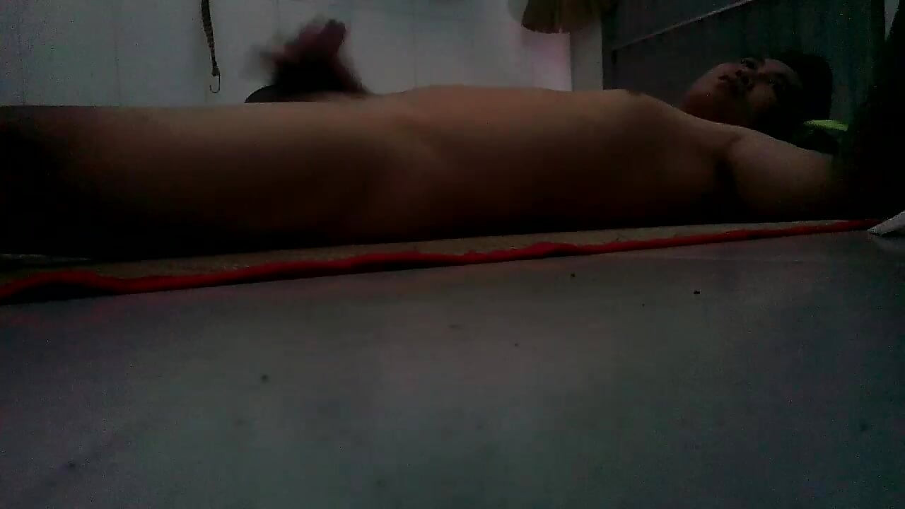 Voyeurism of my masturbating in the hostel 1