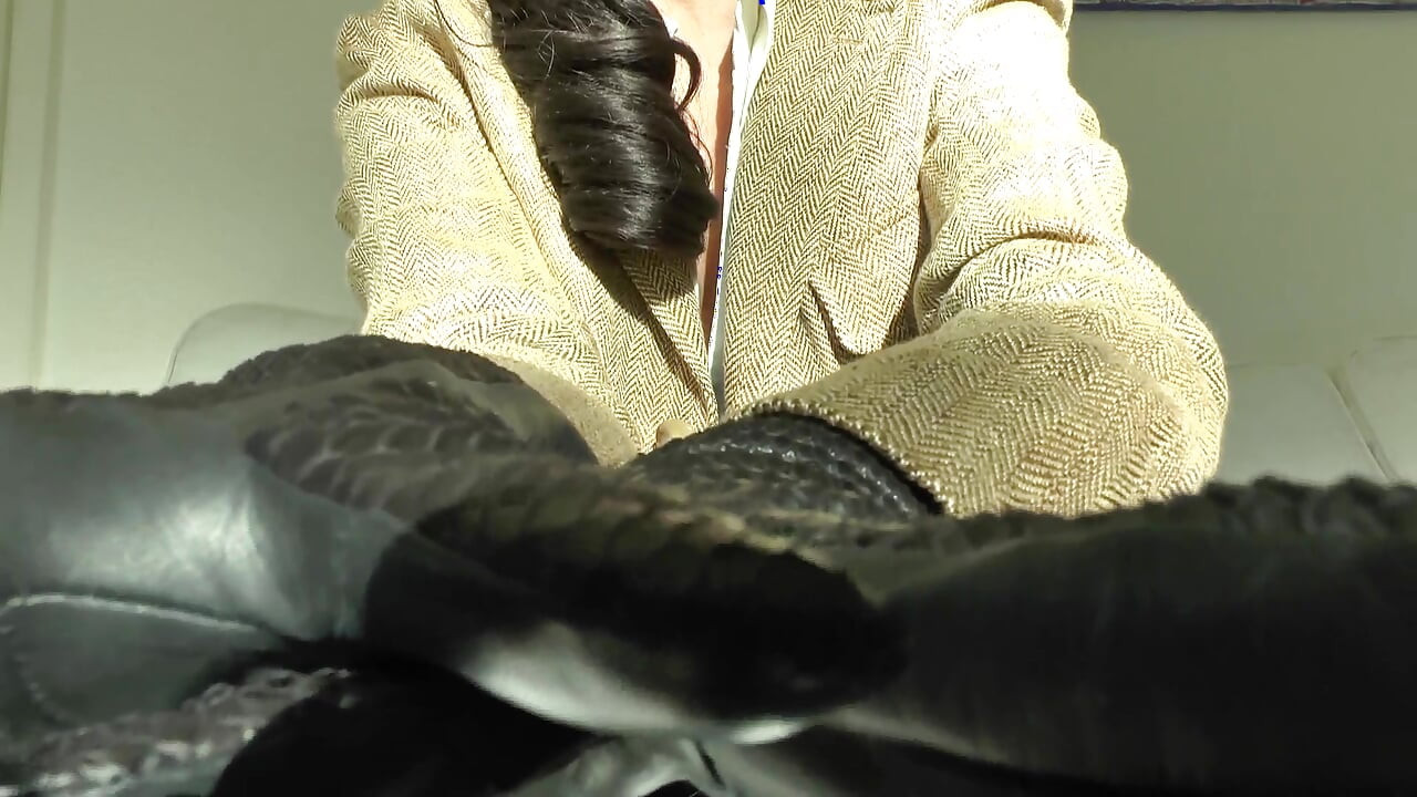 Squeaky Leather Gloves Will Make You Cum, Lady Victoria Valente