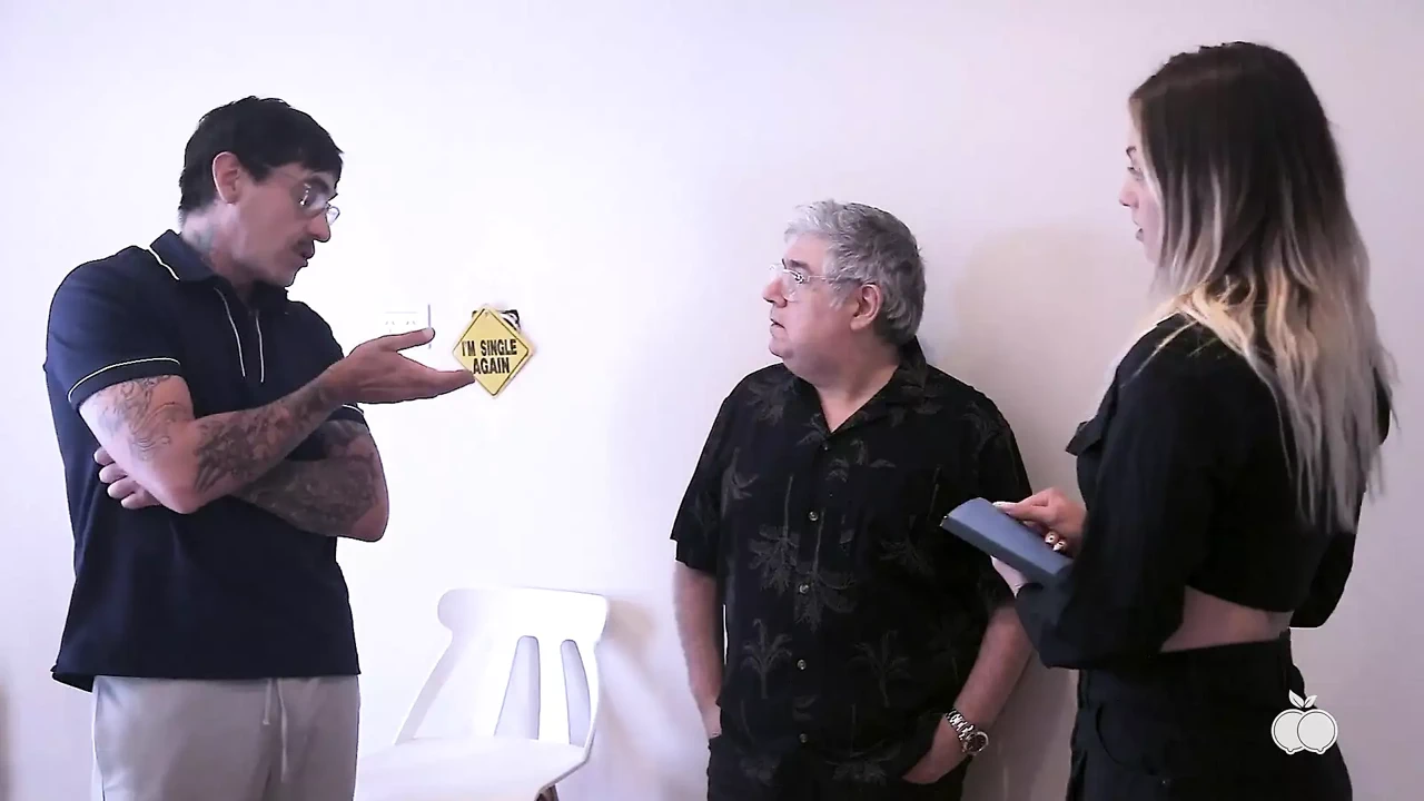 新秘书来接替玛丽亚。我最后嘴里充满了牛奶