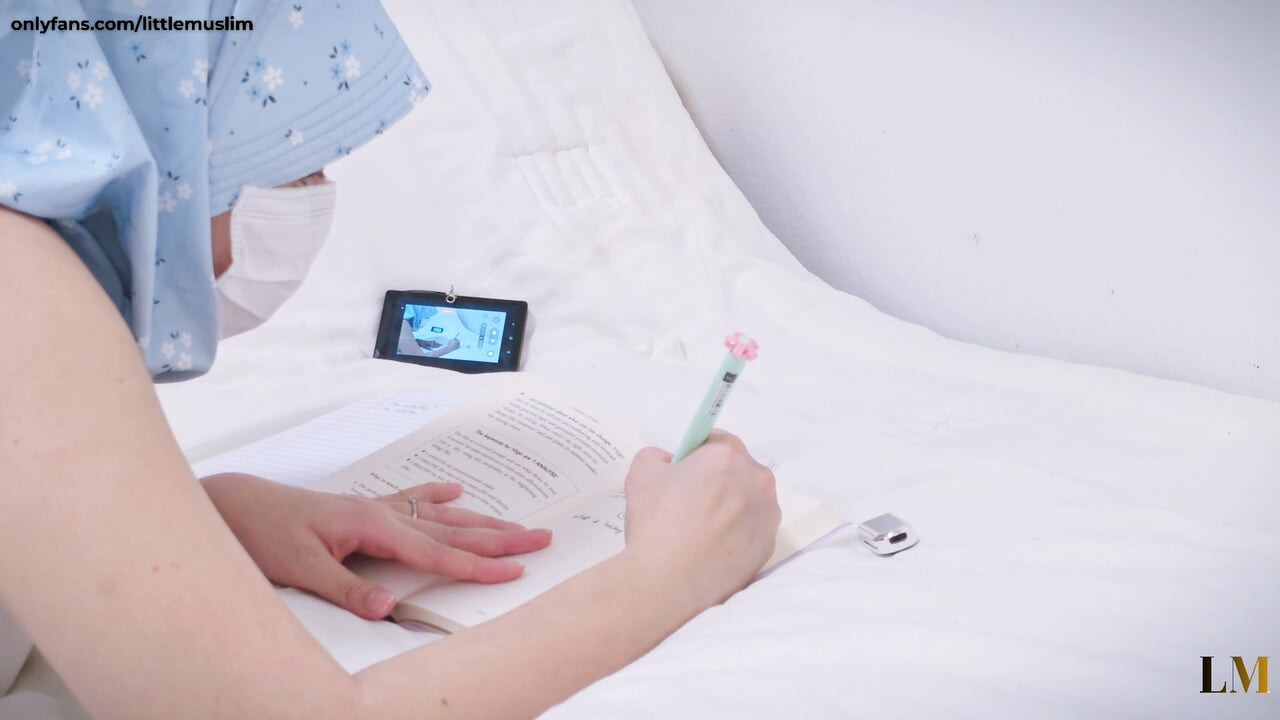 POV：你調皮的Hijabi學生在家讀書時挑逗你 Ep.1