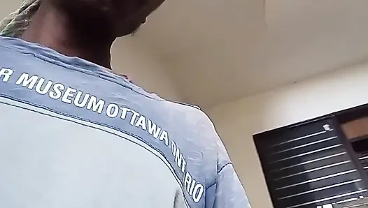 Начальник здания трахнул мою задницу сегодня