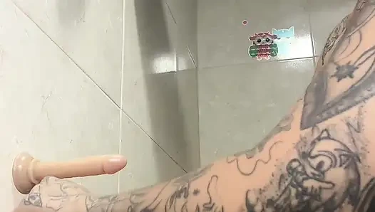 Rothaarige berührt sich selbst