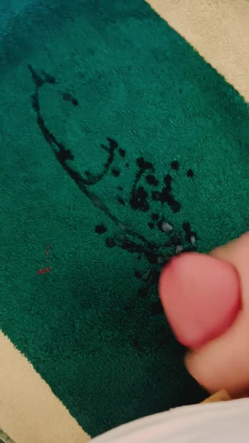 大量の精液を撫でて噴霧する