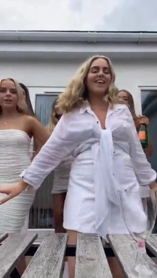 Short Little Skirt Dance 003