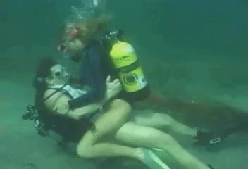 Scuba napaljena na grebenu