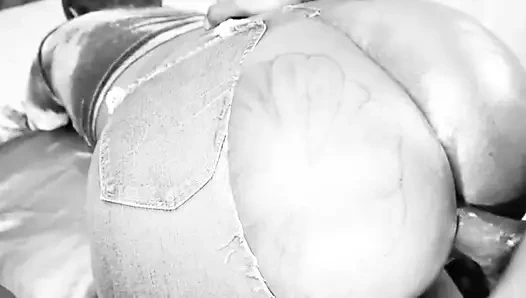 Моя подруга по ебу, я всегда трахаю ее жестко, как блядь, она