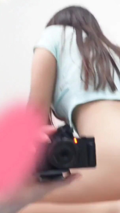 "여학생 18+ 나와 함께 침대를 공유, 완벽한 젖탱이와 최고의 엉덩이 섹스 그녀는 신음 멈추지 않는다."