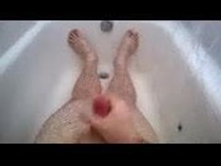 Kleine lul masturbeert onder de douche p.2