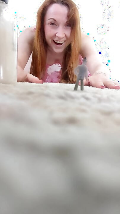 LILY KINKS JÄTTE LITEN MAN LEKSAK SAMLINGSVIDEO