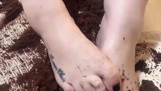 Feet Feet Feet in the Cake