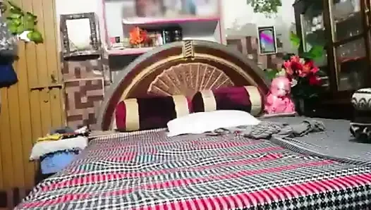 Video porno buatan rumah desi, ibu rumah tangga India panas bersetubuh dengan pria tetangga