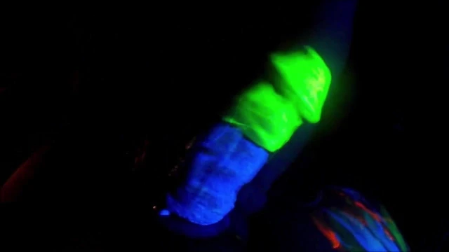 She paints on his big cock in UV light!