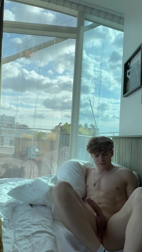 Fit Twink MASSIVE CUMSHOT FLEXING | Clip 1