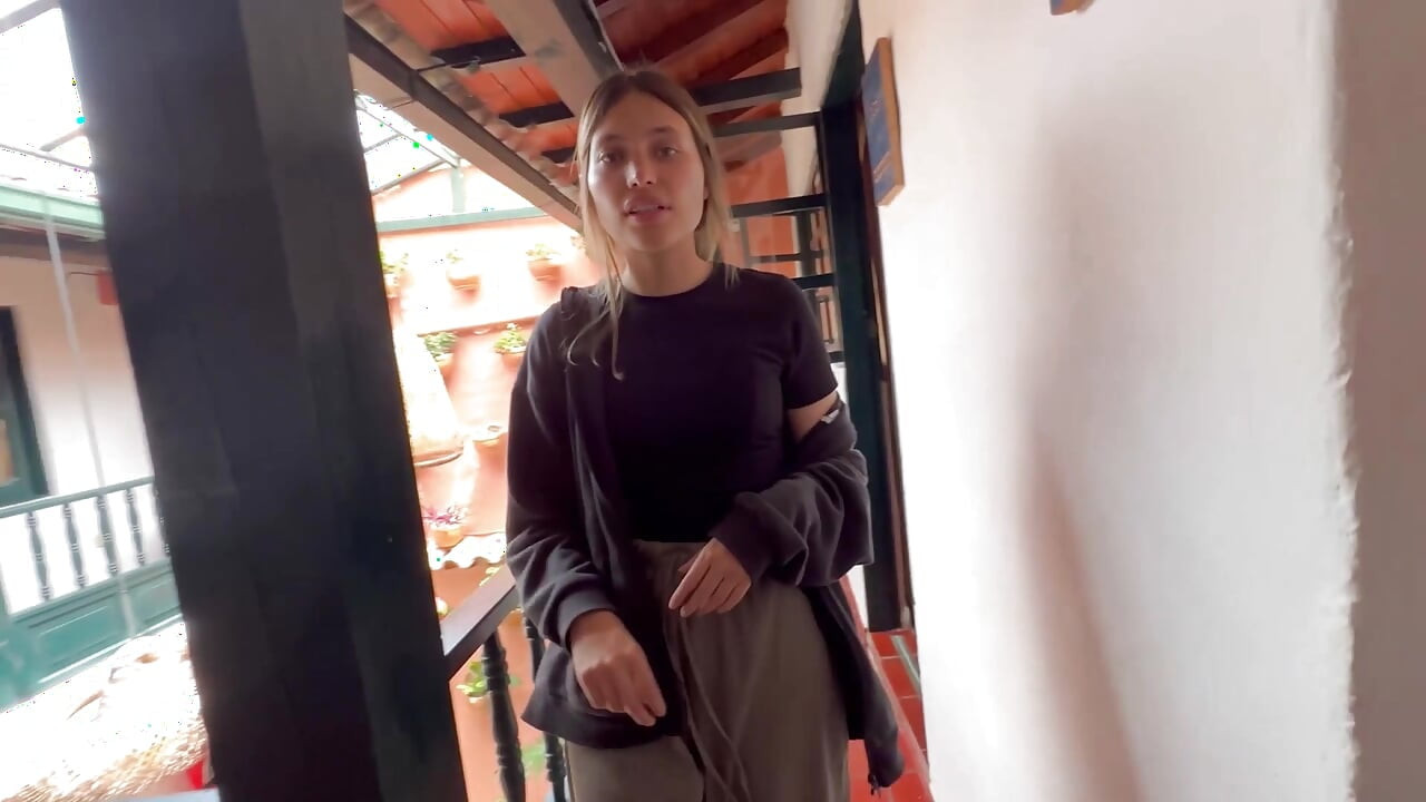 我緊窄的陰道需要它，我太熱了