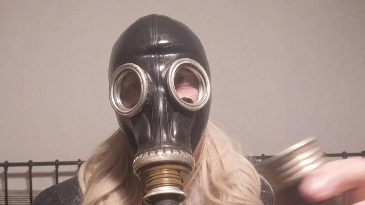 Sissy gasmaske móka