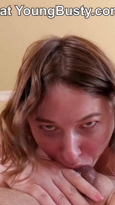 Back Side Girl! Tombul 18 yaşındaki Riley Nixon YoungBusty'de yarak almayı seviyor | Klip 3