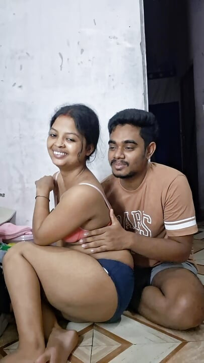 Yoyo, petite amie desi, sexe avec son copain