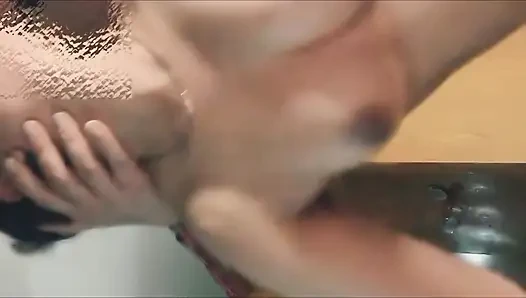Büyük götlü latika ayakta seks