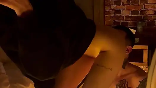 Karımın amını yalıyorum