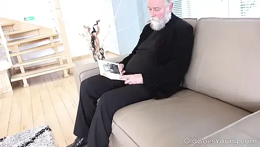 Sexy Maid Cleans Her Old Master's Cock with Her Sweet Mouth