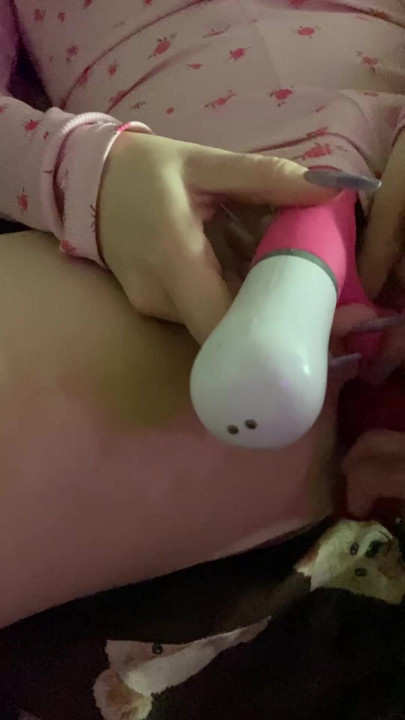 Povez preko očiju i jebanje sa dve igračke