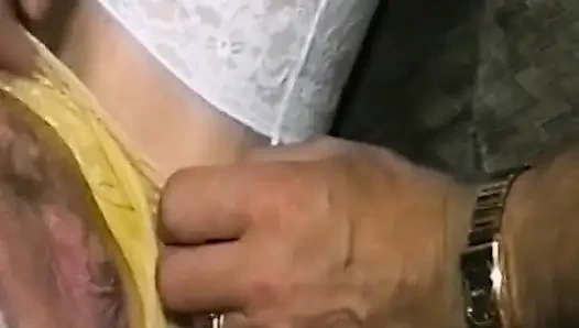 Alman hatun portakaldan döl tadını seviyor