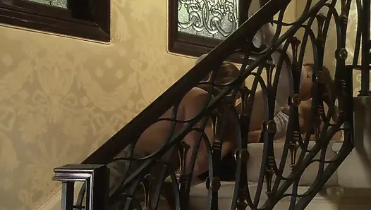 Pacar berambut panjang ngentot istrinya di rumahnya sendiri