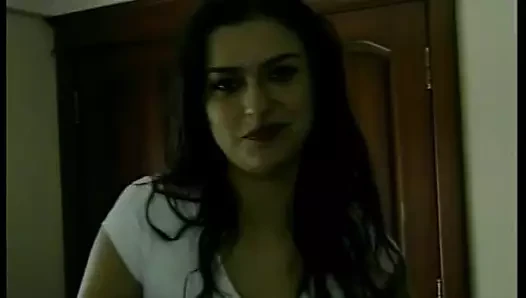 Two European babes fuck each other's pussies outdoors