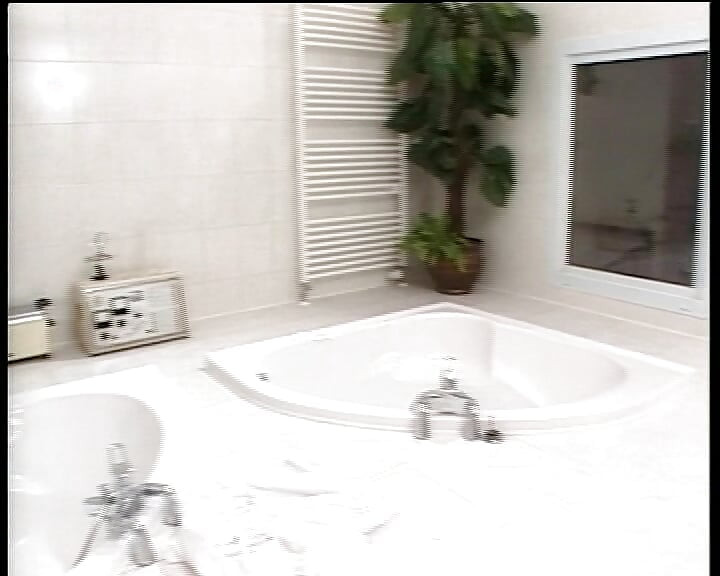 Aceste două gagici germane uimitoare au fost futute în trei