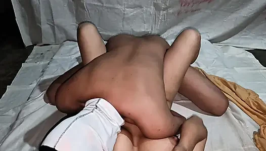 Bengalische schöne indische süße dorf-stiefmutter, volles hardcore-ficken mit stiefsohn. Desi indischer mutter sex.