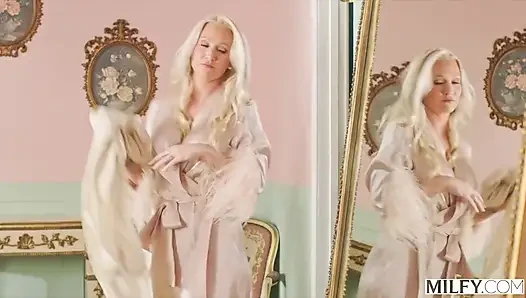 Milfy Dream Stepmom Alexis Sucks College Dudes Cock